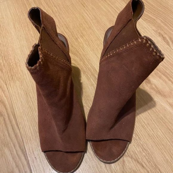 Urban Outfitters. Brown Peep Toe Ankle Boots Stacked 3.5" Heel Size8 - Picture 4 of 6